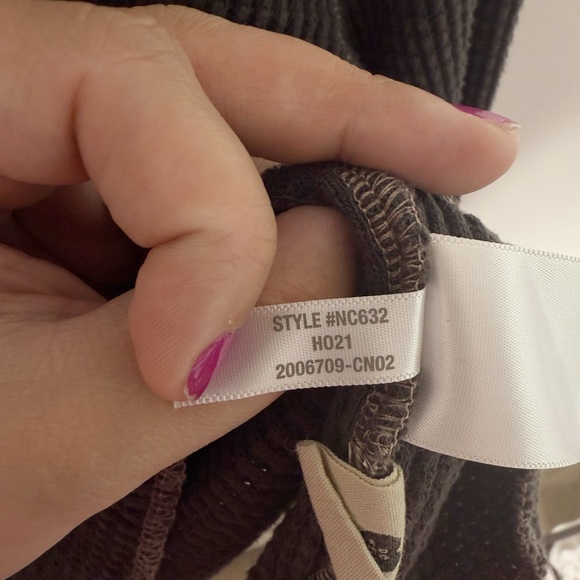 MADEWELL Waffle Split-Neck Crop Tee in Coal Size Large - Picture 6 of 8